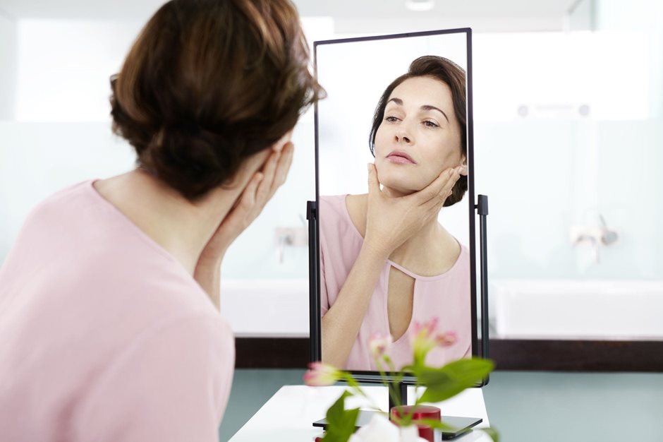 Eucerin editorial woman checking expression