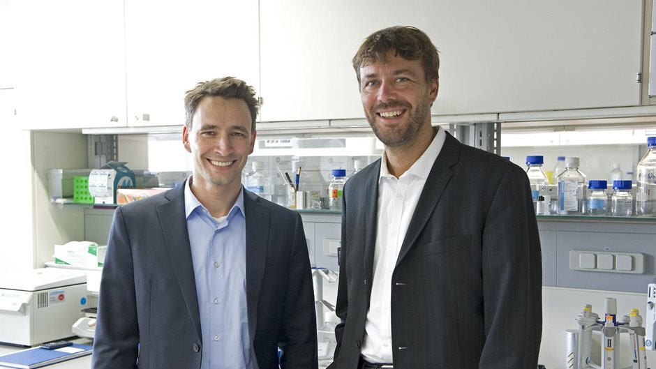 Beiersdorf researchers Dr. Janosch Hildebrand (l.) and Dr. Marc Winnefeld