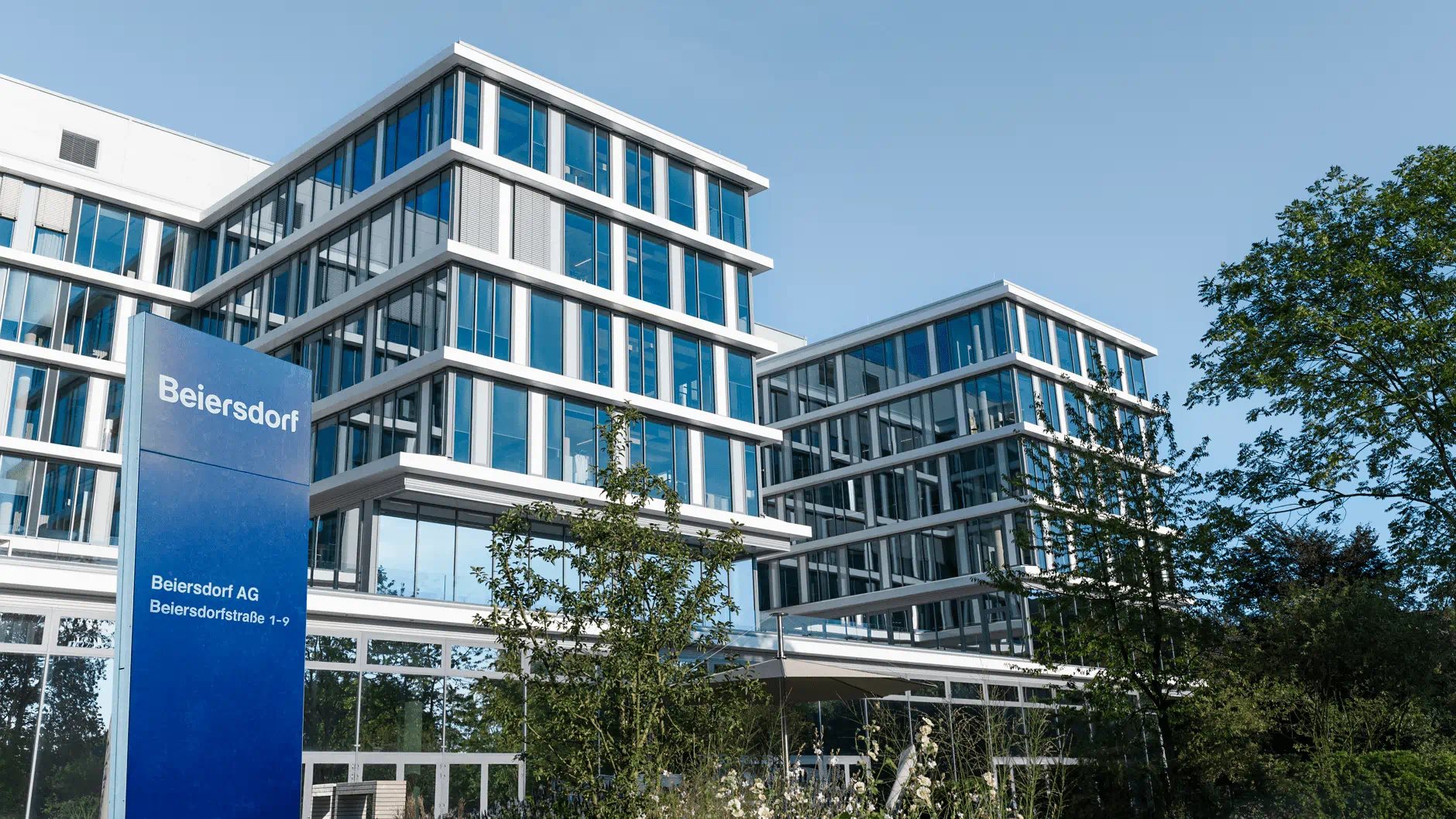 Modern Beiersdorf office building, representing an innovative workplace and global career opportunities.