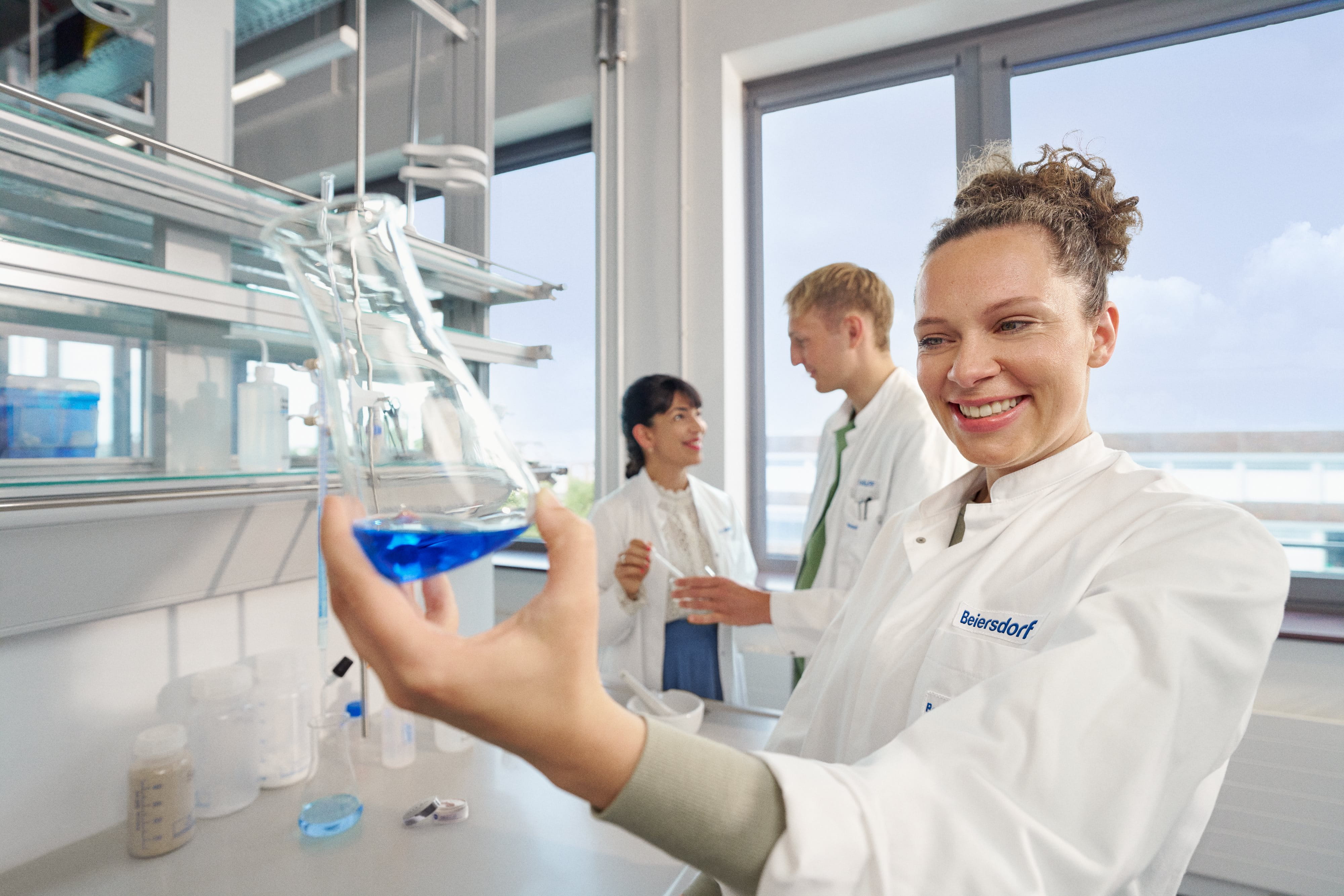 Beiersdorf researchers collaborating in a laboratory, driving innovation and the development of skincare and consumer care solutions.