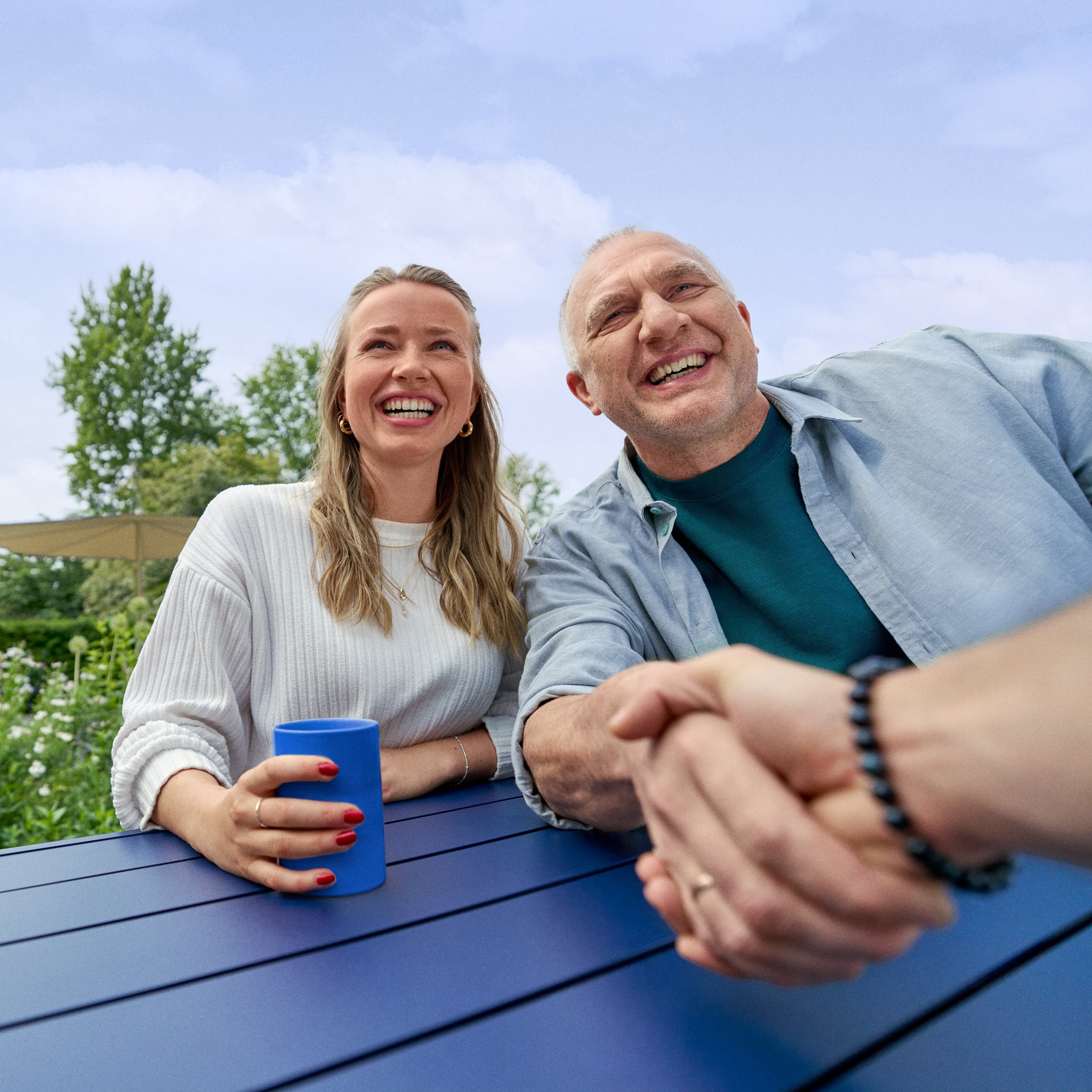 Beiersdorf employees connecting in an outdoor workspace, reflecting wellbeing, flexibility and an inclusive workplace culture.