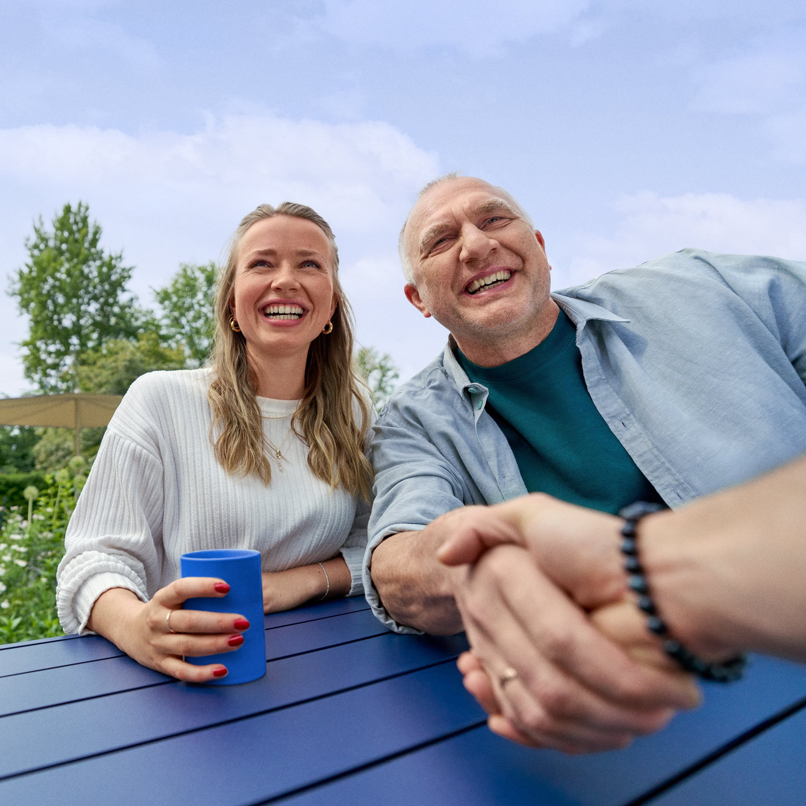 Beiersdorf employees connecting in an outdoor workspace, reflecting wellbeing, flexibility and an inclusive workplace culture.