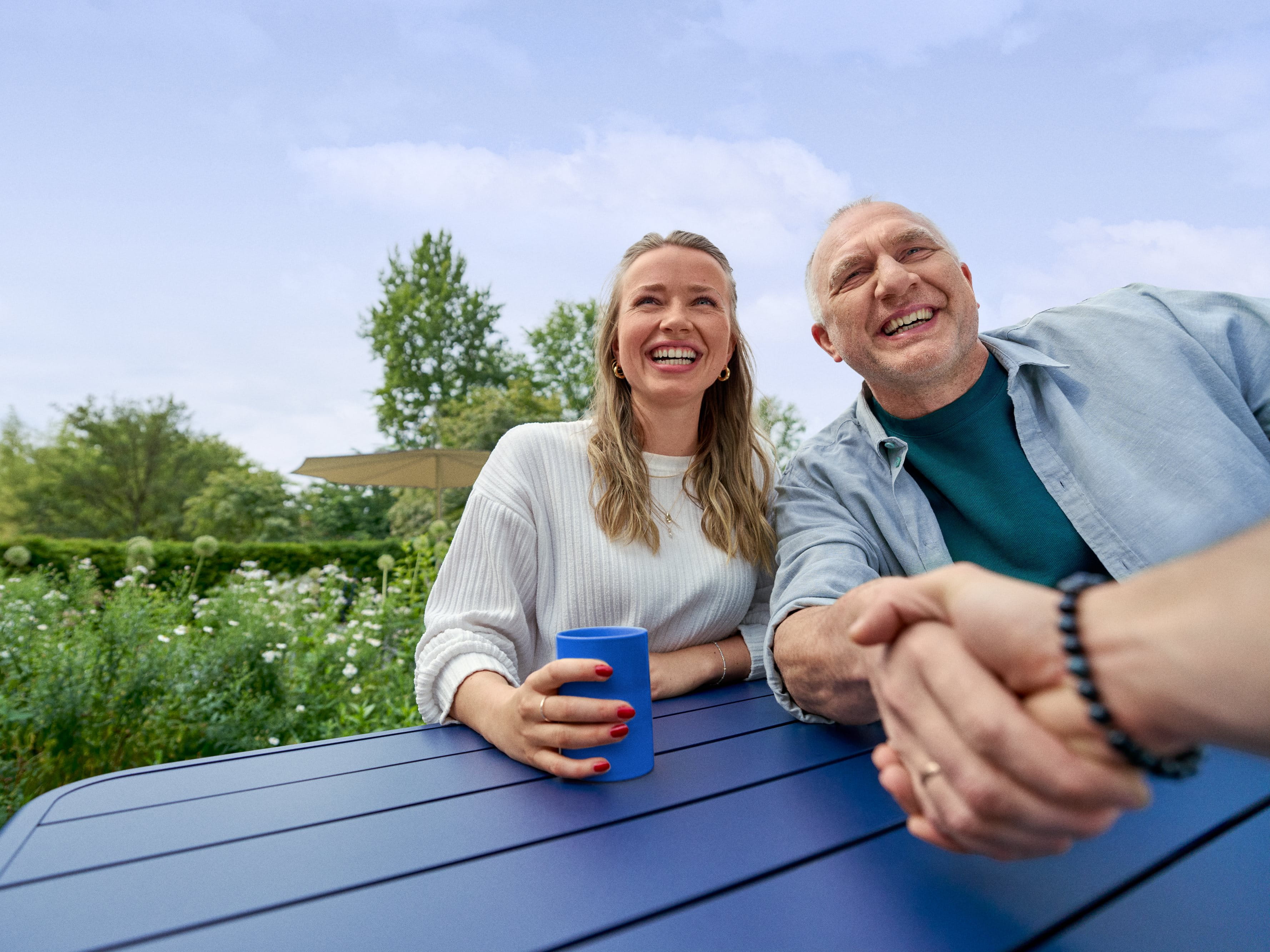 Beiersdorf employees connecting in an outdoor workspace, reflecting wellbeing, flexibility and an inclusive workplace culture.