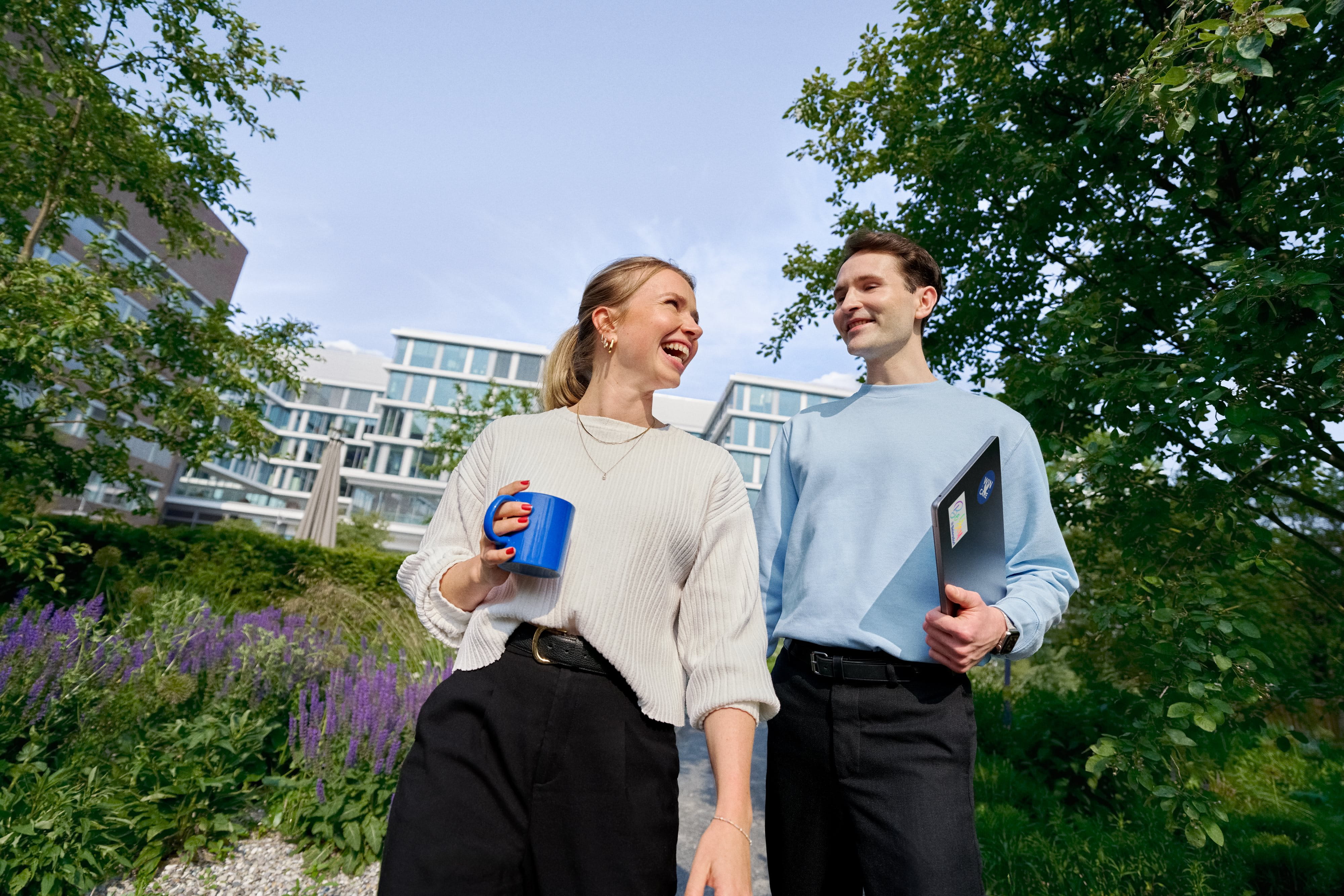 Beiersdorf employees connecting during a walk through the company campus, highlighting collaboration, workplace culture and flexible ways of working.