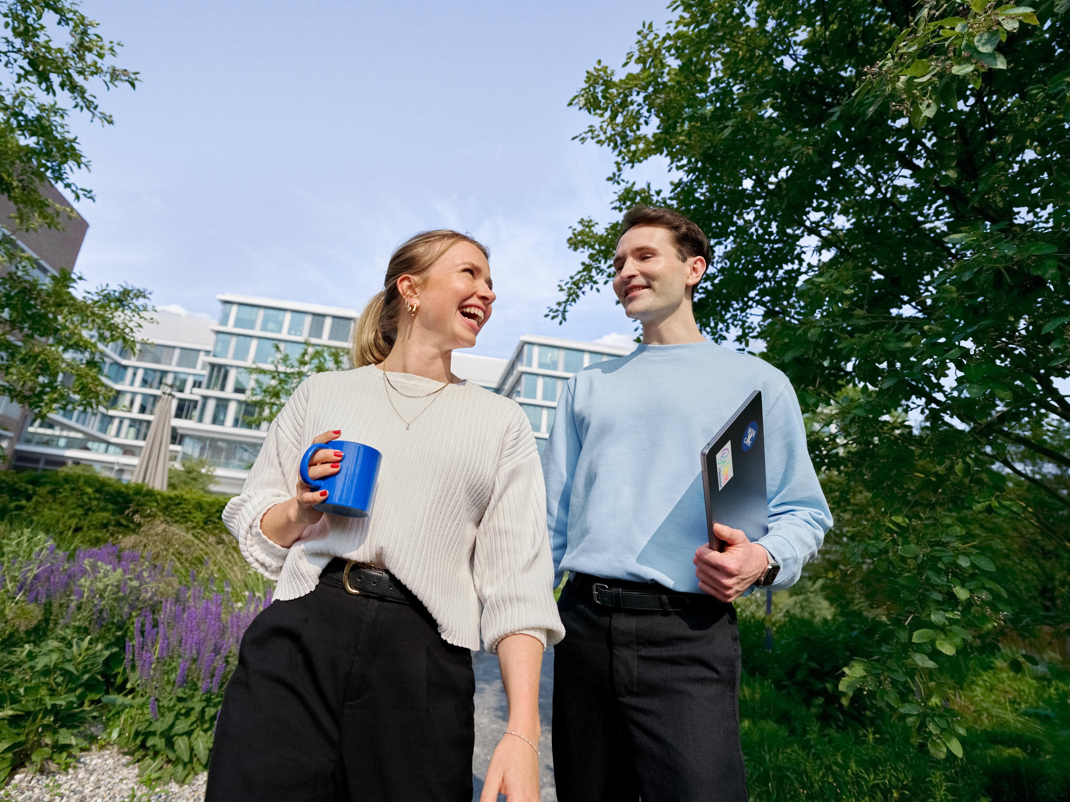 Beiersdorf employees connecting during a walk through the company campus, highlighting collaboration, workplace culture and flexible ways of working.