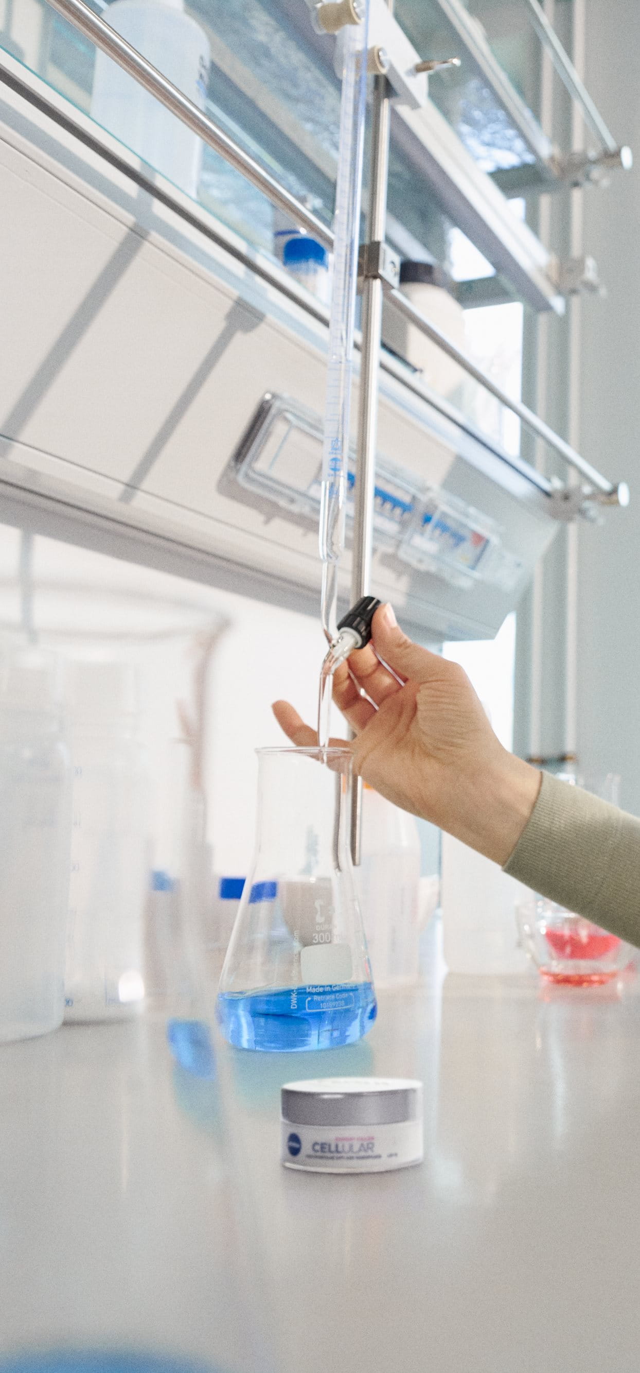 Beiersdorf researchers conducting laboratory work, highlighting innovation, scientific expertise and skincare research.